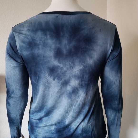 V-neck tie-dye t-shirt - Picture 3 of 3